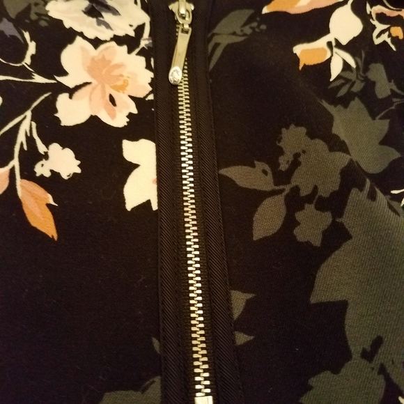 Floral A-line skirt from White House Black Market - Picture 7 of 11